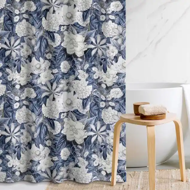 Weiße Blumen vor Blau Nur Heute