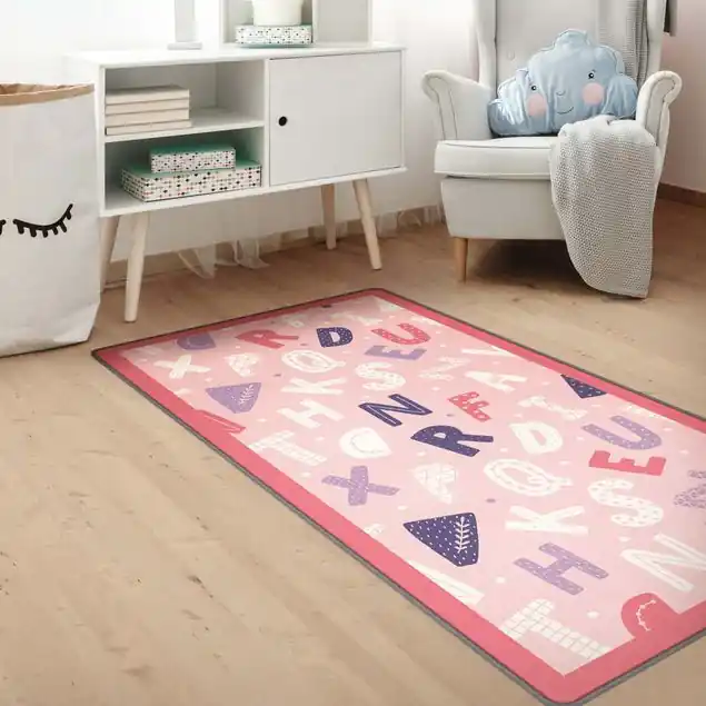 Alphabet mit Herzen und Punkten in Rosa mit Rahmen                               Teppich Bestpreis