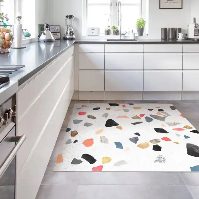Weißer Terrazzo mit Goldsteinchen Vinylteppich Geprüft