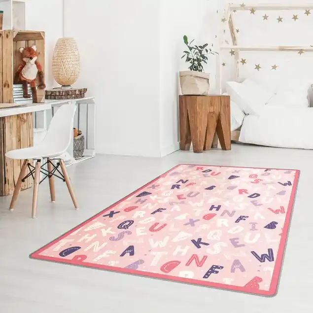 Alphabet mit Herzen und Punkten in Rosa mit Rahmen                               Teppich Aktuell