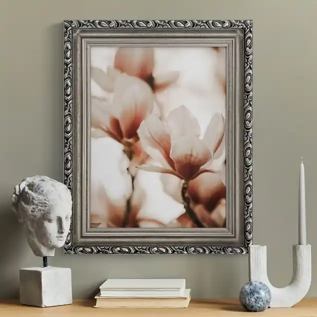 Zarte Magnolienblüten im Lichtspiel Direkt Vom Hersteller