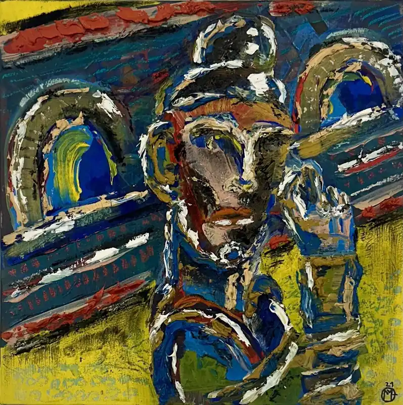 woman in front of a tunnel Billig